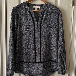 MICHAEL KORS V-Neck blouse.